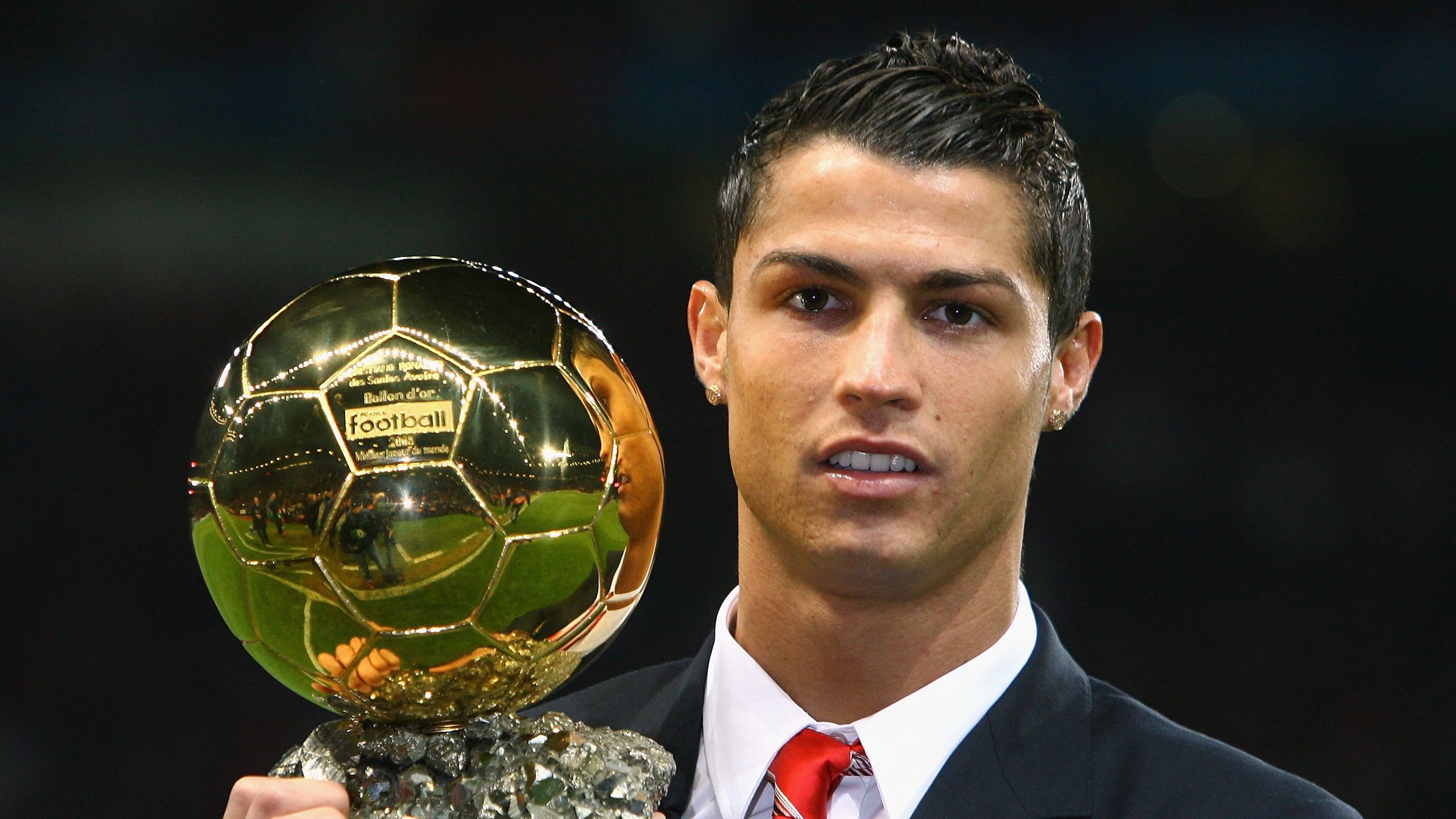 “意甲争冠大戏：几大豪门逐鹿难分胜负”，意甲传统三大豪门