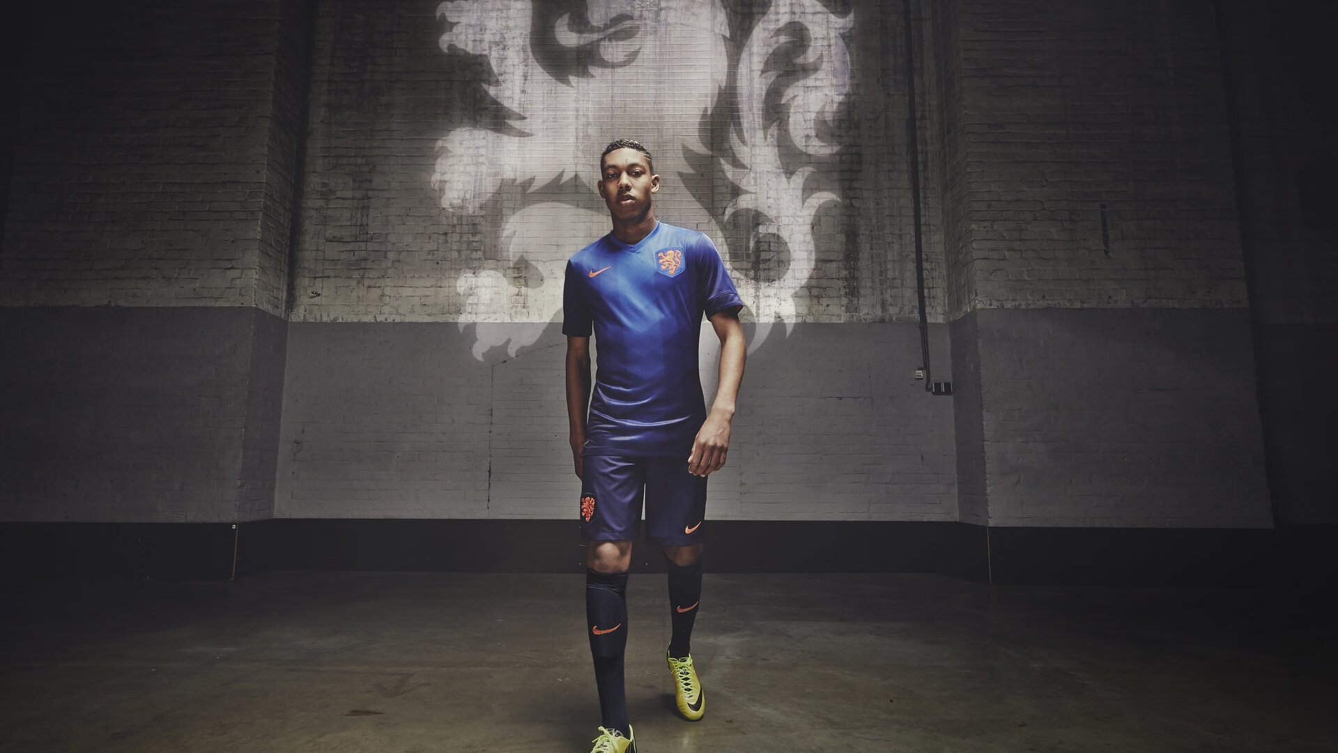 “足球文化节点燃全国青少年热情”，足球文化节绘画作品